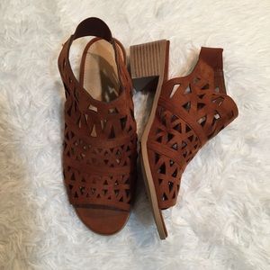 🌵BOGO🌵 American Eagle laser cut peep toe shoes